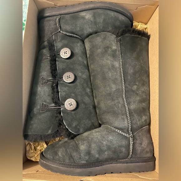 Ugg Tall Bailey Button - Black - Picture 1 of 3